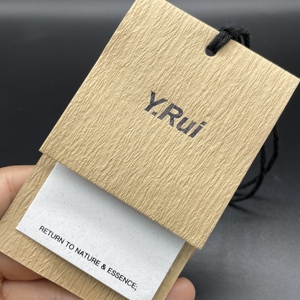 Etiquetas Colgantes de Lujo Personalizadas con Impresión de Grano de Madera, Tendencia <span class=keywords><strong>2026</strong></span>, Etiquetas de Papel Ecológicas Adecuadas para Ropa y Bolsos - Product Image 3