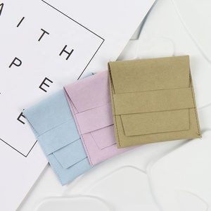 Pochette de rangement pour bijoux en microfibre 8x8cm, petite enveloppe pour colliers, bracelets, bagues, boucles d'oreilles, pendentifs et accessoires - Product Image 4