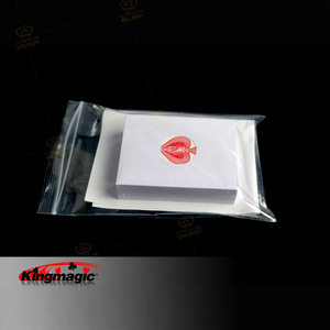 Cartas de juego cruzadamente contaminadas; cartas de juego en una billetera; cartas de juego que se multiplican rápidamente; una caja de cartas mágicas. - Product Image 4