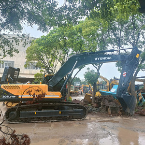 Excavatrice sur chenilles Hyundai Robex 305LC-9T d'occasion, modèle 2023, poids opérationnel de 30,2 tonnes, capacité de la benne de 1,38 m³, hydraulique Kawasaki - Product Image 5