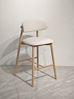 Tabouret de bar de luxe en cuir crème, chaises de bar personnalisables avec coussin de siège et pieds de chaise pour salon, villa, hôtel et bar