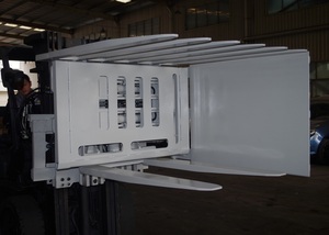 Accessoire d'inversion de palettes en acier inoxydable durable (Inverta Push) pour chariots élévateurs |   Modèles standard à déplacement latéral, capacité de charge de 2000 kg - Product Image 3