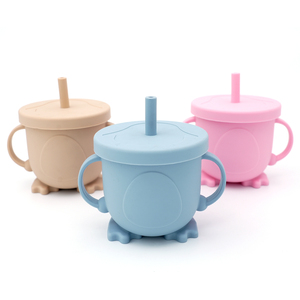 Gobelet à bec verseur en silicone de qualité alimentaire pour enfants, couleur unie, réutilisable, bio, pour bébés et tout-petits - Product Image 6