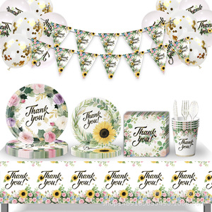 Ensemble de vaisselle et décorations florales pour fête d'anniversaire : Assiettes en carton, gobelets, serviettes, bannières, nappe - Product Image 1