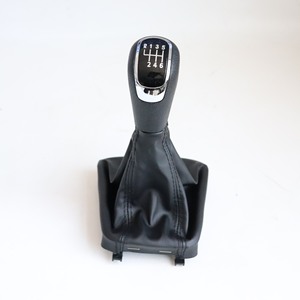 Leva del cambio 5/6 coperta nera per <span class=keywords><strong>Skoda</strong></span> Octavia II (09-12) / SuperbII (08-12) / <span class=keywords><strong>Yeti</strong></span> (09-12) - Product Image 1