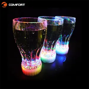 Cangkir Bir LED Plastik Bercahaya Induksi Cair Menyala Dalam Gelap Mug Ajaib untuk Bar dan Pesta