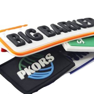 Étiquettes en caoutchouc PVC souple personnalisées avec logo 3D en relief, nom de marque privée, à coudre sur les vêtements - Product Image 3