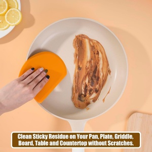 Raspador de silicona de grado alimenticio para encimera, con borde curvo y flexible, juego de 2, gris y naranja - Product Image 6