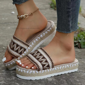 Popular <b>Cheap</b> Breathable Fabric Summer Slipper Woman Beach Comfort Home Slides Slippers - Product Image 1