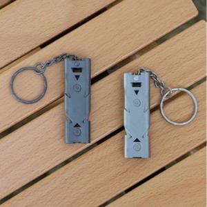Sifflet de survie à double tube, haute fréquence, en acier inoxydable, sifflet de détresse extérieur durable, pour entraînement sur le terrain, couleur grise - Product Image 1