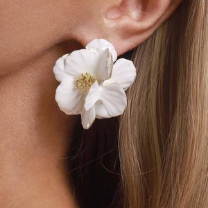 Pendientes Resoul de Resina con Flores 3D Estilo Francés, Pendientes Barrocos Grandes con Flores, Pendientes Vintage - Product Image 1