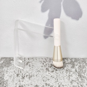 Pennello <span class=keywords><strong>per</strong></span> Contorno Liquido Cremoso <span class=keywords><strong>in</strong></span> Fibra Sintetica con Manico <span class=keywords><strong>in</strong></span> Legno, Confezione Singola, Pennello Obliquo <span class=keywords><strong>per</strong></span> Blush e Fondotinta Viso - Product Image 3