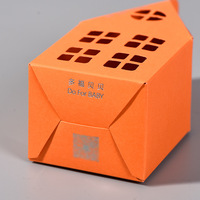 Boîtes en carton blanc en forme de maison triangulaire avec impression de logo personnalisée pour emballages alimentaires, chocolats, bonbons, cadeaux