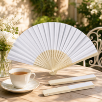 Éventail pliant blanc écologique avec logo personnalisé, poignée en bambou gravée au laser, recyclable, cadeau de mariage ou de fête, vente en gros OEM personnalisée