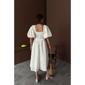 Robe brodée à manches ballon blanc cassé, taille naturelle, col carré, coupe trapèze, tissée, pour usage quotidien décontracté, vente en gros - Product Image 1