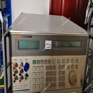 Calibrateur multifonction Fluke 5520A SC300 - Product Image 3
