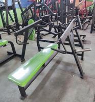 Équipement de musculation commerciale pour la poitrine, banc de musculation horizontal isolaire à charge par plaques