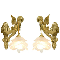 Lampe magique d'ange d'or pour la décoration de chambre à coucher d'hôtel Lanterne en cristal montée sur mur Ailes Statue Appliques murales en cuivre