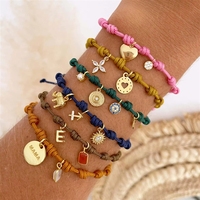 Pulsera de Cuerda Trenzada con Colgante de Dijes de Corazón y Flecha en Chapado de Oro de Moda