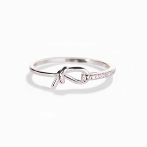 Anello a Nodo in Corda per Donne, Gioiello Minimalista da Dito per Uso Quotidiano - Product Image 1