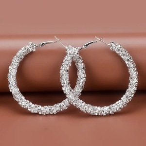 Orecchini a Cerchio Grandi alla Moda per Donne, Design Geometrico con Perline, Accessori per Orecchie da Indossare Quotidianamente, per Outfit Casual e Regalo - Product Image 2