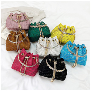 กระเป๋าถือยอดนิยม แฟชั่นใหม่ กระเป๋าสะพายไหล่เดียว สายโซ่คริสตัล กระเป๋าทรงถังสำหรับผู้หญิง ยี่ห้อ Tanjing - Product Image 2