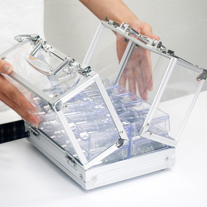JIAYI - Étui <span class=keywords><strong>de</strong></span> transport pour jetons <span class=keywords><strong>de</strong></span> <span class=keywords><strong>poker</strong></span> en plastique avec cadre en aluminium - Contient 600 jetons - Conception à double ouverture - Jeu <span class=keywords><strong>de</strong></span> casino professionnel - Product Image 4