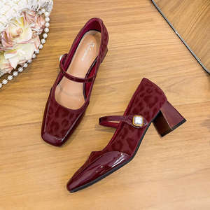 รองเท้าผู้หญิงขายดีปี 2025 คุณภาพสูง รองเท้าส้นสูงแบบสวมสำหรับงานแต่งงาน ส้นสูงทรงเหลี่ยม รองเท้าสไตล์แมรี่เจนแบบหนา รองเท้าส้นเตี้ยแบบเรโทร - Product Image 4