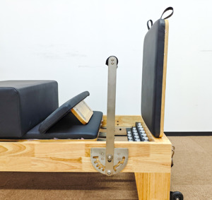 Тренажер для пилатеса (Пилатес-тауэр) из высококачественного дуба, подходит для домашних спортзалов и студий пилатеса. - Product Image 3