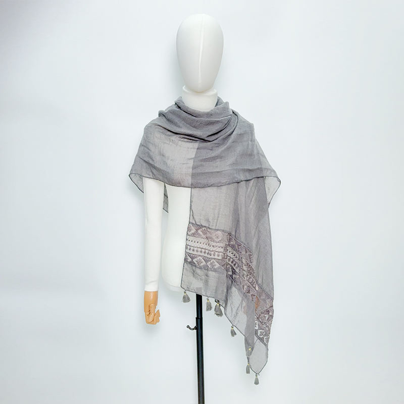 สีเทาเข้ม