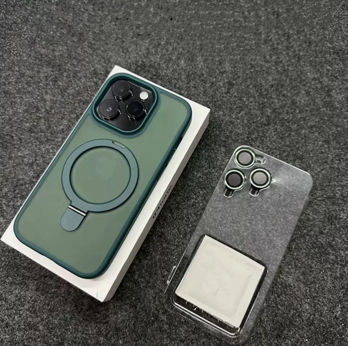 สีเขียวมรกต