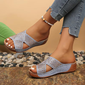 Nouvelles sandales plates bohèmes d'été 2026 pour femmes, grandes tailles 43, chaussures de plage antidérapantes avec éléments de mode tendance - Product Image 1
