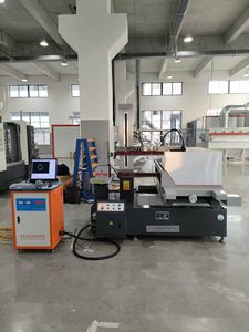 DK77 propose la personnalisation de plusieurs modèles pour le traitement des moules de pièces complexes, et fournit un support technique de <span class=keywords><strong>formation</strong></span>. - Product Image 4