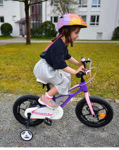 Casque de vélo monopièce en fibre de carbone, nouveau casque de sécurité pour le skateboard et le roller, casque de cyclisme pour enfants - Product Image 6