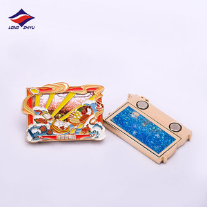 Longzhiyu 18 años Imanes de nevera de dibujos animados de metal Fabricante Esmalte suave personalizado Imanes de nevera de arena movediza personalizados - Product Image 1