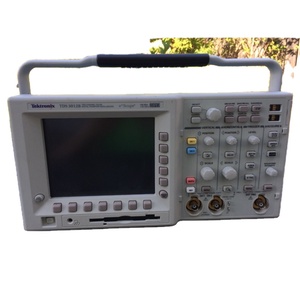 Osciloscopio Digital Tektronix TDS 3012B Calibrado de 100MHz con Muy Bajas Horas de Uso - Product Image 1