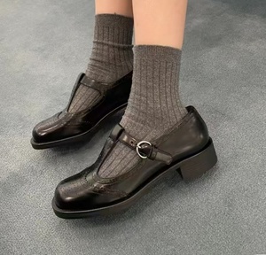 Zapatos Mary Jane de brocado con lunares estilo francés MIU para mujer - cuero genuino, hebilla en forma de T, tacón grueso, zapatos de cuero pequeños - Product Image 2