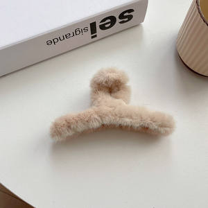 Pinza de pelo de invierno grande y elegante de 11cm, pinzas de piel de plástico pesado para niñas y mujeres con pelo grueso, accesorios de abrazadera de felpa elegantes - Product Image 3