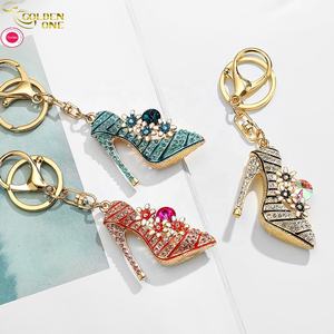 Groothandel Mooie Mode Schoenen Met Hoge Hakken Op Maat Metalen Embossing Afdrukken Hanger Dames Hoge Hak Sleutelhanger Met Diamant - Product Image 1