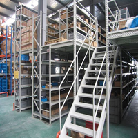 Entreprise de logistique, rayonnage de mezzanine en acier à 2 niveaux, capacité 1000-3000 kg/m², avec escalier et ascenseur, protection anticorrosion