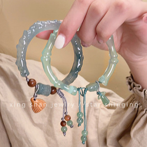 Style chinois dégradé couleur Imitation jade <span class=keywords><strong>bracelet</strong></span> conception Simple <span class=keywords><strong>Lotus</strong></span> manchette <span class=keywords><strong>Bracelet</strong></span> calcédoine <span class=keywords><strong>bracelet</strong></span> pour les femmes - Product Image 4