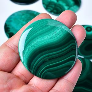 แผ่นมาลาไคต์ทรงกลมขายส่ง สำหรับการบำบัดทางจิตวิญญาณ สไตล์โบฮีเมียน แฟชั่นทันสมัย สำหรับตกแต่งบ้านอย่างมีเอกลักษณ์ ของขวัญวันหยุด หิน - Product Image 4