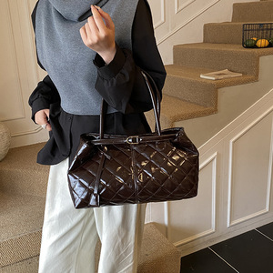 Soft PU New Stylish Popular Quilted <b>Pillow</b> <b>Shape</b> Magnetic Closure Polyester Lining 1-1.9L Capacity Tote Bags - Product Image 2