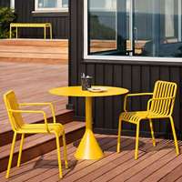 Ensemble de jardin trois pièces en fer forgé jaune pour l'extérieur, résistant à l'eau, au soleil et à la rouille, pour cour et balcon, idéal pour la détente