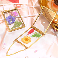Gouden metalen ketting hangende dubbele glazen fotolijst set van 2 vierkante gedroogde bloemen bruiloft boho cadeau OEM groothandel