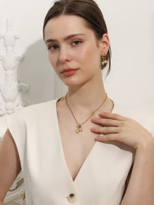 Ensemble de bijoux cerise plaqué or Dingran collier et boucles <span class=keywords><strong>d</strong></span>'oreilles avec des accents de cristal et de gemme verte accessoire doux et élégant - Product Image 3