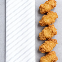 Papier d'emballage personnalisé avec logo, résistant à l'huile et de qualité alimentaire, vente en gros pour les restaurants de burgers et de poulet frit