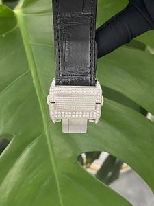 Reloj Ultra Glam con Incrustaciones de Cristales, Caja Cuadrada con Correa Completamente Cubierta de Cristales, Reloj Brillante para Hombre - Product Image 3