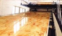 Línea de máquina de fabricación de extrusora de fondo de Casa de impresión de revestimiento UV de hoja de mármol de piedra artificial de plástico PVC