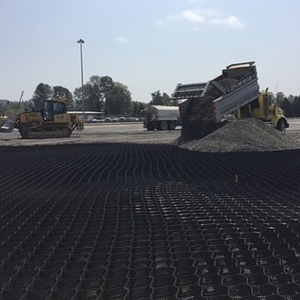 Système <span class=keywords><strong>de</strong></span> confinement cellulaire <span class=keywords><strong>en</strong></span> géocell HDPE haute résistance pour la protection des pentes et le renforcement des fondations routières - Product Image 4